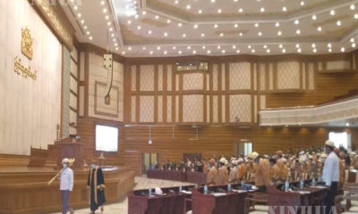 ပြည်သူ့ လွှတ်တော် အစည်းအဝေး ခန်းမအတွင်းသို့ လွှတ်တော် ဥက္ကဌ ကြွရောက်လာစဉ် (ဆင်ဟွာ)