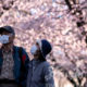 ဂျပန် နိုင်ငံ ရှိ ပြည်သူများ နှာခေါင်းစည်း တပ်၍ သွားလာ လှုပ်ရှားနေသည် ကို တွေ့ရစဉ်(ဆင်ဟွာ)