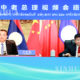 ဇူလိုင်လ ၂၁ ရက် တွင် တရုတ် နိုင်ငံ ဝန်ကြီးချုပ် နှင့် လာအို နိုင်ငံ ဝန်ကြီးချုပ် တို့ ဗီဒီယို မှ တစ်ဆင့် အစည်းအဝေး ကျင်းပ ပြုလုပ်နေစဉ်(ဆင်ဟွာ)