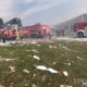 တူရကီနိုင်ငံ အနောက်မြောက်ပိုင်း ဆာကာရာပြည်နယ်ရှိ မီးရှူးမီးပန်းစက်ရုံ မီးလောင်မှုအား မီးငြှိမ်းသတ်နေသည့် မီးသတ်သမားများအား တွေ့ရစဉ် (ဆင်ဟွာ)