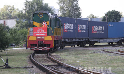 ဝူဟန့်မှ ယူကရိန်းသို့ တိုက်ရိုက် ပြေးဆွဲသည့် တရုတ်-ဥရောပ ရထားကြီး ယူကရိန်းမြို့တော် ကီးယက်ဗ်သို့ ဇူလိုင် ၆ ရက်က ရောက်ရှိလာသည်ကို တွေ့ရစဉ် (ဆင်ဟွာ)