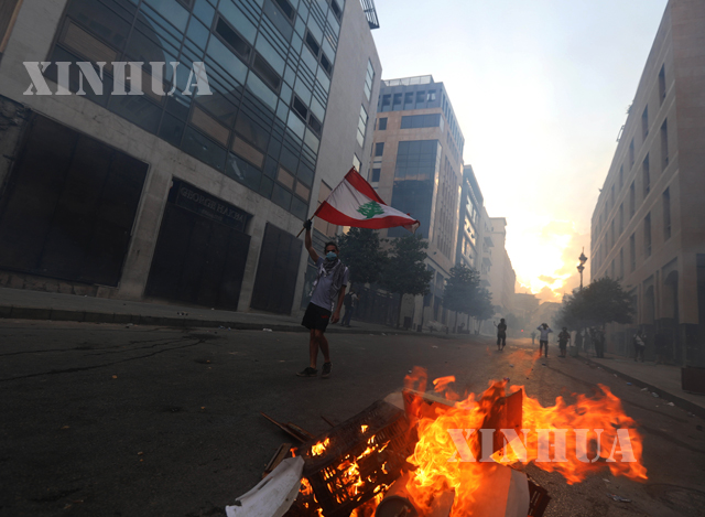 လက်ဘနွန်နိုင်ငံတွင်ဆန္ဒပြလှုပ်ရှားမှုကြီးဖြစ်ပွားနေသည်ကိုဩဂုတ်၁၀ရက်ကတွေ့ရစဉ် (ဆင်ဟွာ)