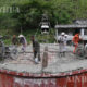 တရုတ် နိုင်ငံ သောက်သုံရေ လုံခြုံမှု ရရှိရေး စီမံကိန်း တစ်ခု တွင် ရေသိုလှောင်ကန် တည်ဆောက်နေသည် ကို မြင်တွေ့ရစဉ်(ဆင်ဟွာ)