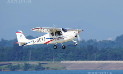တရုတ်နိုင်ငံ အလယ်ပိုင်း ဟူပေပြည်နယ် ကျင်းမန်မြို့တွင် Lingyan AG50 အပျော်စီးလေယာဉ် ပွဲဦးထွက်ပျံသန်းနေသည်ကို ဩဂုတ် ၂၆ ရက်က တွေ့ရစဉ် (ဆင်ဟွာ)