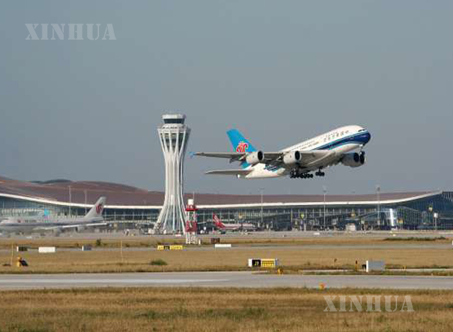 တရုတ်နိုင်ငံ ပေကျင်းမြို့ရှိ Daxing အပြည်ပြည်ဆိုင်ရာလေဆိပ်တွင် China Southern Airlines CZ3001 ခရီးစဉ် ပျံသန်းထွက်ခွာနေသည်ကို တွေ့ရစဉ် (ဆင်ဟွာ)