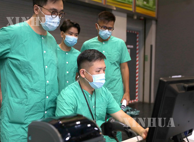တရုတ်နိုင်ငံတောင်ပိုင်း ဟောင်ကောင်တွင် AsiaWorld-Expo ပြပွဲကျင်းပမည့်နေရာ၌ COVID-19 လူနာများအတွက် ယာယီဆေးရုံတစ်ခုဖွင့်လှစ်ထားသည်ကို ဩဂုတ် ၁ ရက်က တွေ့ရစဉ်(ဆင်ဟွာ)