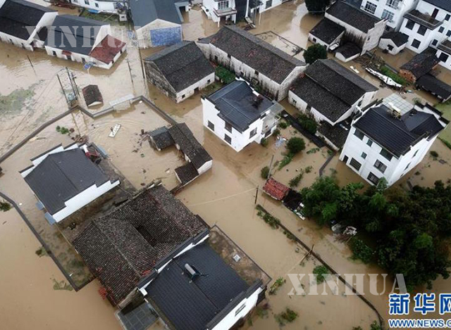 တရုတ် နိုင်ငံ အန်းဟွေး ပြည်နယ် တွင် ရေဘေး ဖြစ်ပွား ခဲ့သည် ကို မြင်တွေ့ရစဉ်(ဆင်ဟွာ)