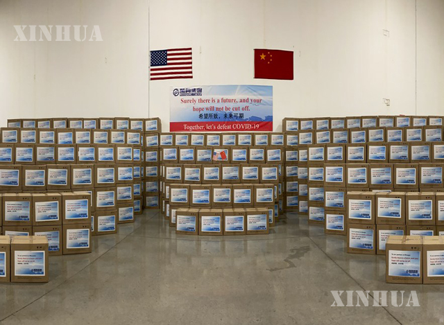 အမေရိကန်နိုင်ငံ ချီကာဂိုမြို့ အနောက်မြောက်ပိုင်းတွင် Wanxiang America ရုံးချုပ်တွင် လှူဒါန်းမည့် နှာခေါင်းစည်းများအား တွေ့ရစဉ် (ဆင်ဟွာ)