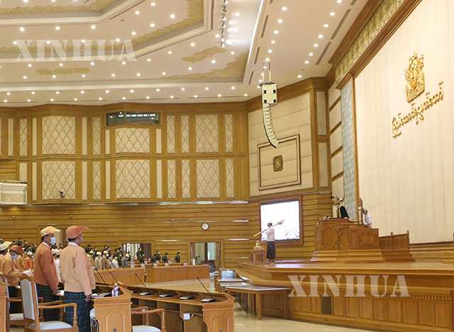 ပြည်ထောင်စု လွှတ်တော် နာယက အစည်းအဝေးခန်းမသို့ ရောက်ရှိလာစဉ် (ဆင်ဟွာ)