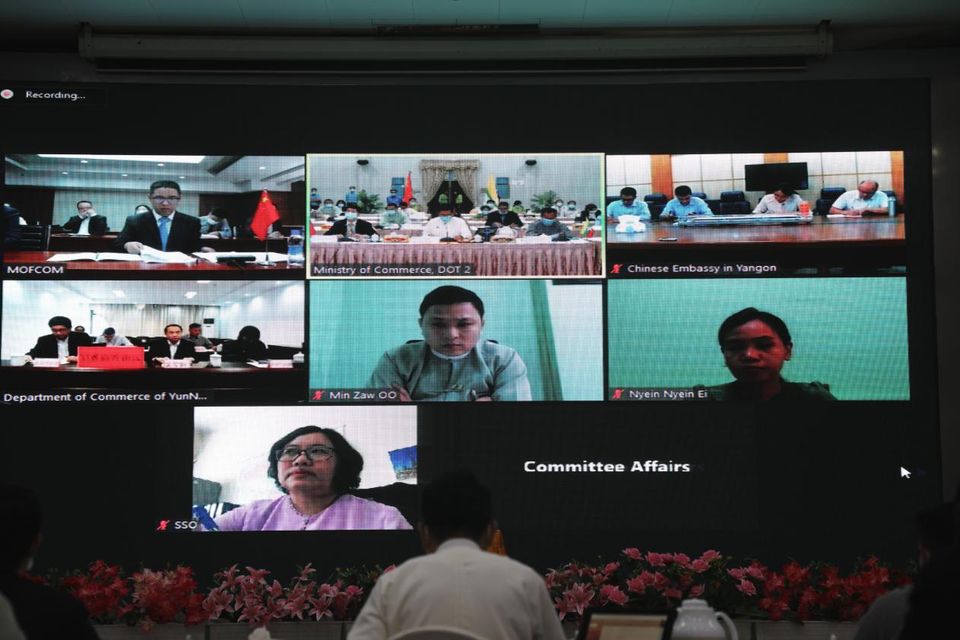 တရုတ်-မြန်မာကုန်သွယ်မှုအဆင်ပြေချောမွေ့စေရေးလုပ်ငန်းအဖွဲ့က ဗီဒီယိုကွန်ဖရင့်စနစ်ဖြင့် ပထမအကြိမ်အစည်းအဝေး ကျင်းပစဉ် (ဓာတ်ပုံ - Chinese Embassy in Myanmar)
