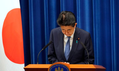 ဂျပန်နိုင်ငံ တိုကျိုမြို့တွင် ဩဂုတ် ၂၈ ရက်၌ ပြုလုပ်သည့် သတင်းစာရှင်းလင်းပွဲအတွင်း ဝန်ကြီးချုပ် ရှင်ဇိုအာဘေးကို တွေ့ရစဉ် (ဓာတ်ပုံ- Franck Robichon/Pool via Xinhua)