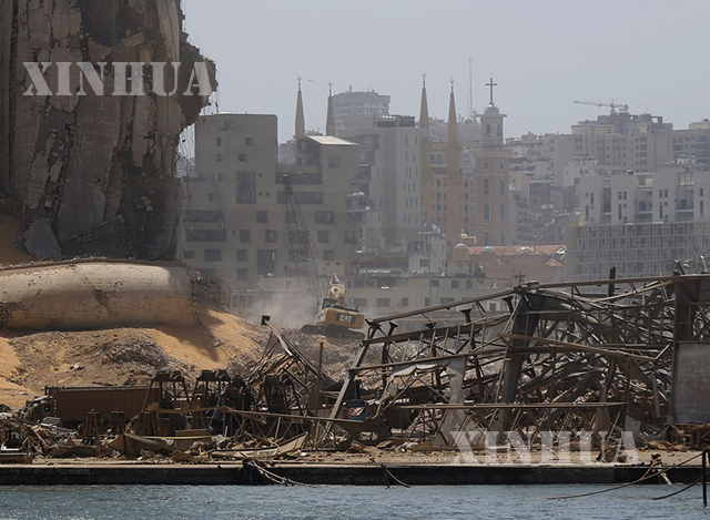 လက်ဘနွန်နိုင်ငံ ဘေရွတ်ဆိပ်ကမ်း၌ ပေါက်ကွဲမှုကြောင့် ပျက်စီးသွားသော အဆောက်အဦများကို ဩဂုတ် ၈ ရက်က တွေ့ရစဉ်(ဆင်ဟွာ)