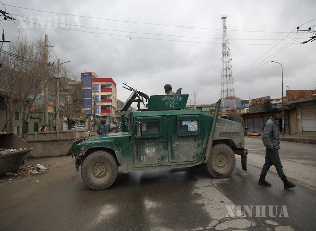 အာဖဂန်နစ္စတန်နိုင်ငံ ကဘူးလ်မြို့တွင် ကင်းလှည့်နေသော လုံခြုံရေး စစ်ကားတစ်စီးအား မတ် ၂၅ ရက်က တွေ့ရစဉ်(ဆင်ဟွာ)