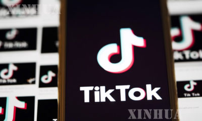 အမေရိကန်နိုင်ငံ ဗာဂျီးနီးယားပြည်နယ် အာလင်တန်မြို့ရှိ အရောင်းဆိုင်တစ်ခုတွင် တရုတ်နိုင်ငံမှ ထုတ်လုပ်သော Tik Tok အက်ပလီကေးရှင်းအား ဖုန်းမျက်နှာပြင်တွင် တင်ထားသည်ကို တွေ့ရစဉ်(ဆင်ဟွာ)
