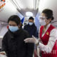တရုတ်နိုင်ငံ အလယ်ပိုင်း ဟူပေပြည်နယ် Xiangyang မြို့ရှိ Liuji လေဆိပ်ရှိ လေယာဉ်တစ်စင်းပေါ်တွင် လိုက်ပါမည့် ခရီးသည်များအား နေရာချပေးနေသည်ကို တွေ့ရစဉ် (ဆင်ဟွာ)