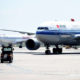 ဩစတြီးယားနိုင်ငံ ဗီယင်နာ အပြည်ပြည်ဆိုင်ရာလေဆိပ်သို့ ဆိုက်ရောက်လာသည့် ပေကျင်းမြို့မှ Air China လေကြောင်းခရီးစဉ် CA841 အား ဩဂုတ် ၈ ရက်က တွေ့ရစဉ် (ဆင်ဟွာ)