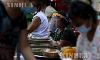 နှားခေါင်းစည်းဖြင့် ဈေးဝယ်သူ နှင့် ဈေးရောင်းသူတို့ အားတွေ့ရစဉ် (ဆင်ဟွာ)