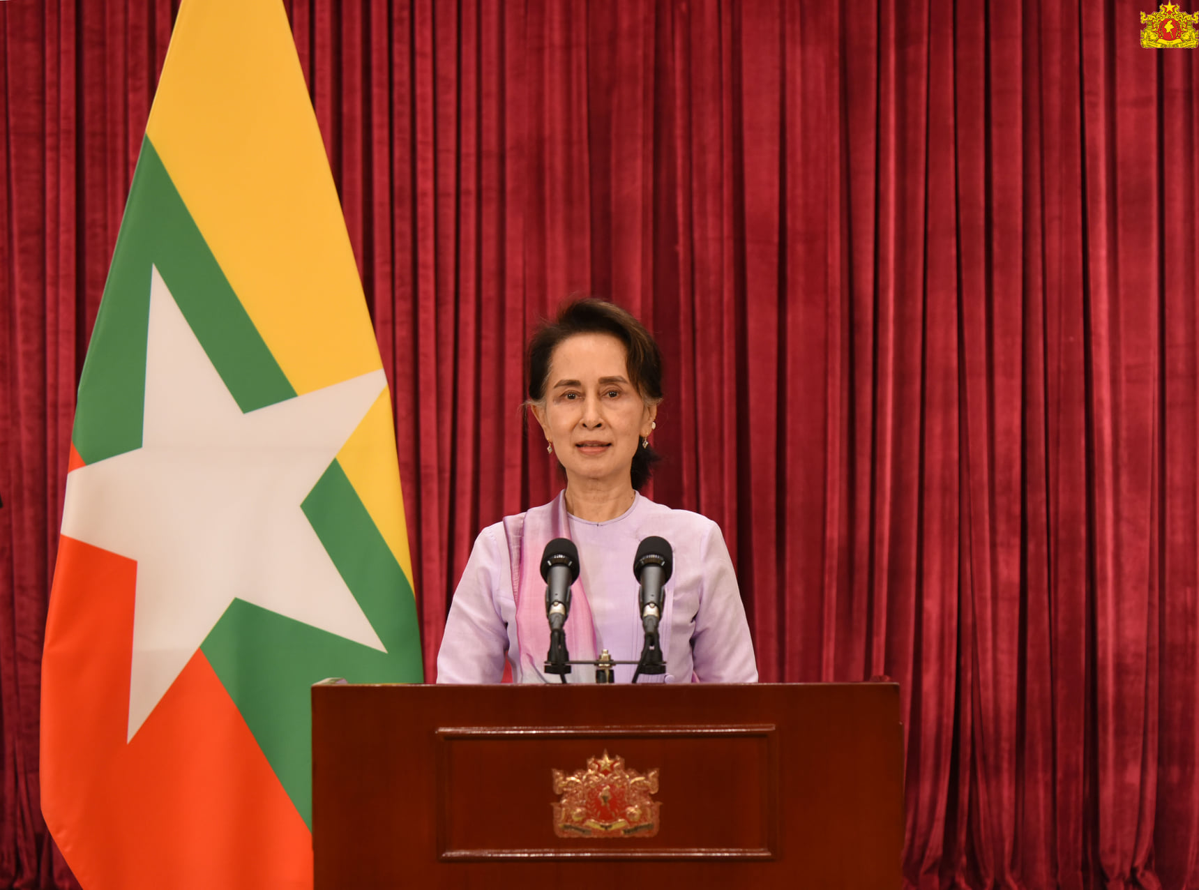 နိုင်ငံတော်၏အတိုင်ပင်ခံပုဂ္ဂိုလ် ပြည်သူများသို့ အစီရင်ခံတင်ပြသည့် မိန့်ခွန်း ပြောကြားစဉ်(ဓာတ်ပုံ - Myanmar State Counsellor Office)