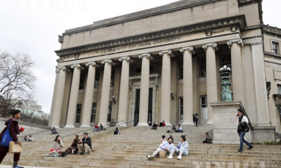 အမေရိကန်နိုင်ငံ နယူးယောက်မြို့ရှိ ကိုလံဘီယာတက္ကသိုလ် ပရဝဏ်တွင် ကျောင်းသားကျောင်သူများအား ၂၀၂၀ ပြည့်နှစ် မတ်လ ၁၀ ရက်က တွေ့ရစဉ်(ဆင်ဟွာ)