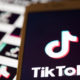 TikTok ဗီဒီယိုအက်ပလီကေးရှင်း အမှတ်တံဆိပ်ကို လက်ကိုင်ဖုန်းမျက်နှာပြင်တွင်တွေ့ရစဉ်(ဆင်ဟွာ)
