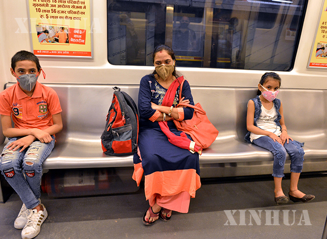အိန္ဒိယနိုင်ငံ နယူးဒေလီမြို့ရှိ မြေအောက်ရထားပေါ်ရှိမြင်ကွင်းများအား စက်တင်ဘာ ၇ ရက်က တွေ့ရစဉ် (ဆင်ဟွာ)