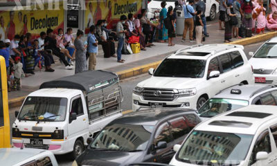 ရန်ကုန်မြို့လယ်တွင်မော်တော်ကားများဖြင့်ယာဉ်ကြောပိတ်ဆို့နေမှုတစ်ခုအားတွေ့ရစဉ် (ဆင်ဟွာ)