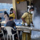 အိန္ဒိယနိုင်ငံ မွမ်ဘိုင်းမြို့ရှိ ကိုဗစ်-၁၉ သီးခြားခွဲထားရောဂါစောင့်ကြည့်ရေး စင်တာတစ်ခုတွင် အမျိုးသားတစ်ဦးအား ဆေးစစ်ပေးရန် ဓါတ်ခွဲနမူနာယူနေသည်ကို စက်တင်ဘာ ၂၈ ရက်က တွေ့ရစဉ်(ဆင်ဟွာ)