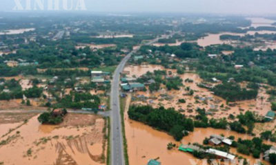 ဗီယက်နမ်နိုင်ငံအလယ်ပိုင်း Quang Tri ဒေသတွင် ရေကြီးမှုဖြစ်ပွားနေသည်ကို အောက်တိုဘာ ၁၃ ရက်ကတွေ့ရစဉ်(ဆင်ဟွာ)