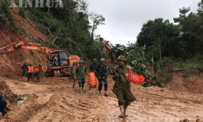 ဗီယက်နမ်နိုင်ငံ အလယ်ပိုင်း Quang Tri ပြည်နယ်တွင် မြေပြိုမှုဖြစ်ပွားနေသည်ကို အောက်တိုဘာ ၁၈ ရက်ကတွေ့ရစဉ်(ဆင်ဟွာ)