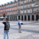 စပိန်နိုင်ငံ မက်ဒရစ်မြို့၌ COVID-19 ကပ်ရောဂါဖြစ်ပွားစဉ် Plaza Mayor သို့ ခရီးသွားဧည့်သည်များ လာရောက်လည်ပတ်သည်ကို တွေ့ရစဉ် (ဆင်ဟွာ)