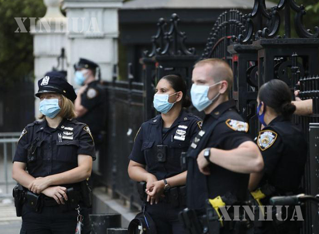 အမေရိကန်နိုင်ငံ နယူးယောက်မြို့၌ ကင်းလှည့်နေသော ရဲတပ်ဖွဲ့ဝင်များအား ဇွန်လ နှင့် ဩဂုတ်လအတွင်းက တွေ့ရစဉ်(ဆင်ဟွာ)