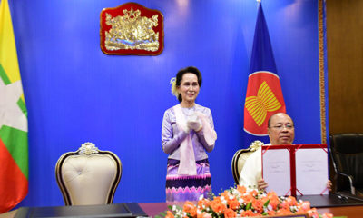 ဒေသတွင်းဘက်စုံစီးပွားရေးပူးပေါင်းဆောင်ရွက်မှု သဘောတူစာချုပ်ကို မြန်မာနိုင်ငံက ပါဝင်လက်မှတ်ရေးထိုးမှုအား တွေ့မြင်ရစဉ်(ဓာတ်ပုံ - Myanmar State Counsellor Office )
