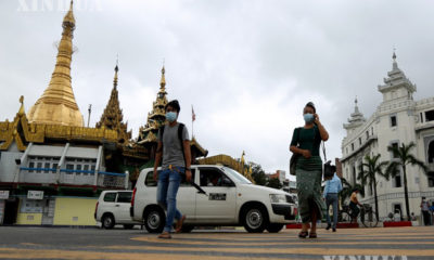 နှာခေါင်းစည်းဖြင့် သွားလာနေကြသူများအားတွေ့ရစဉ် (ဆင်ဟွာ)