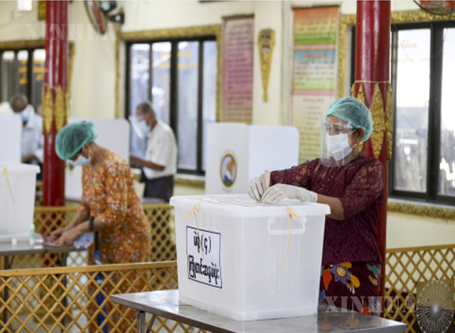 ရွေးကောက်ပွဲအတွက် ကြိုတင်ဆန္ဒမဲပေးနေသူများအား တွေ့ရစဉ်(ဆင်ဟွာ)