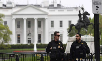 အမေရိကန်နိုင်ငံ ဝါရှင်တန်ဒီစီရှိ အိမ်ဖြူတော်အပြင်ဘက်တွင် လျှို့ဝှက်လုံခြံရေးတပ်ဖွဲ့ဝင်များကို တွေ့ရစဉ် (ဆင်ဟွာ)