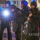 ဩစတြီးယားနိုင်ငံ မြို့တော်ဗီယင်နာရှိ လမ်းများတွင် နိုဝင်ဘာ ၂ ရက် ညပိုင်းက ရှာဖွေစစ်ဆေးမှုများ ပြုနေသည်ကို တွေ့ရစဉ် (Photo by Georges Schneider/Xinhua)