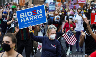 အမေရိကန်နိုင်ငံ နယူးယောက်မြို့၌ နိုဝင်ဘာ ၇ ရက်က ရွေးကောက်ပွဲရလဒ်အား လေးစားရန် ဂျိုးဘိုင်ဒန်ထောက်ခံသူများ ဆန္ဒထုတ်ဖော်နေစဉ်(ဆင်ဟွာ)