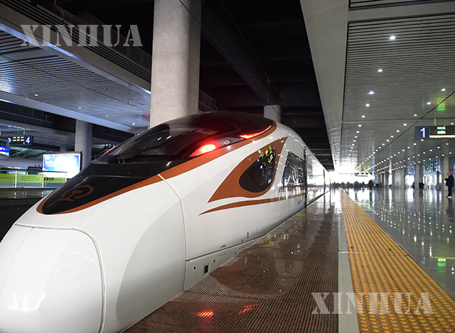ဟဲဖေတောင်ပိုင်းဘူတာမှ အန်းချင့်သို့ ပြေးဆွဲသည့် G8311ကျည်ဆန်ရထားကြီးအား ဒီဇင်ဘာ ၂၂ ရက်က တွေ့ရစဉ်(ဆင်ဟွာ)