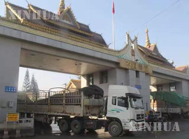 မြန်မာ-တရုတ် နှစ်နိုင်ငံ မူဆယ် နယ်စပ်ဂိတ်အား တွေ့ရစဉ် (ဆင်ဟွာ)