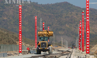 တရုတ်-လာအိုရထားလမ်းပိုင်း လွမ်ပရာဘွမ်ဘူတာကြီးတွင် ရထားလမ်းခင်း ဆောက်လုပ်ရေးလုပ်ငန်းခွင်အား ဒီဇင်ဘာ ၂၉ ရက်က တွေ့ရစဉ်(ဆင်ဟွာ)