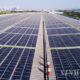 တရုတ်နိုင်ငံ အရှေ့ပိုင်း ကျဲ့ကျန်း (Zhejiang) ပြည်နယ် Huzhou တွင် လျှပ်စစ်ဓာတ်အားထုတ်လုပ်ပေးသည့် နေရောင်ခြည်စွမ်းအင်သုံး ဆိုလာပြားများ တပ်ဆင်ထားသည်ကိုတွေ့ရစဉ်(ဆင်ဟွာ)