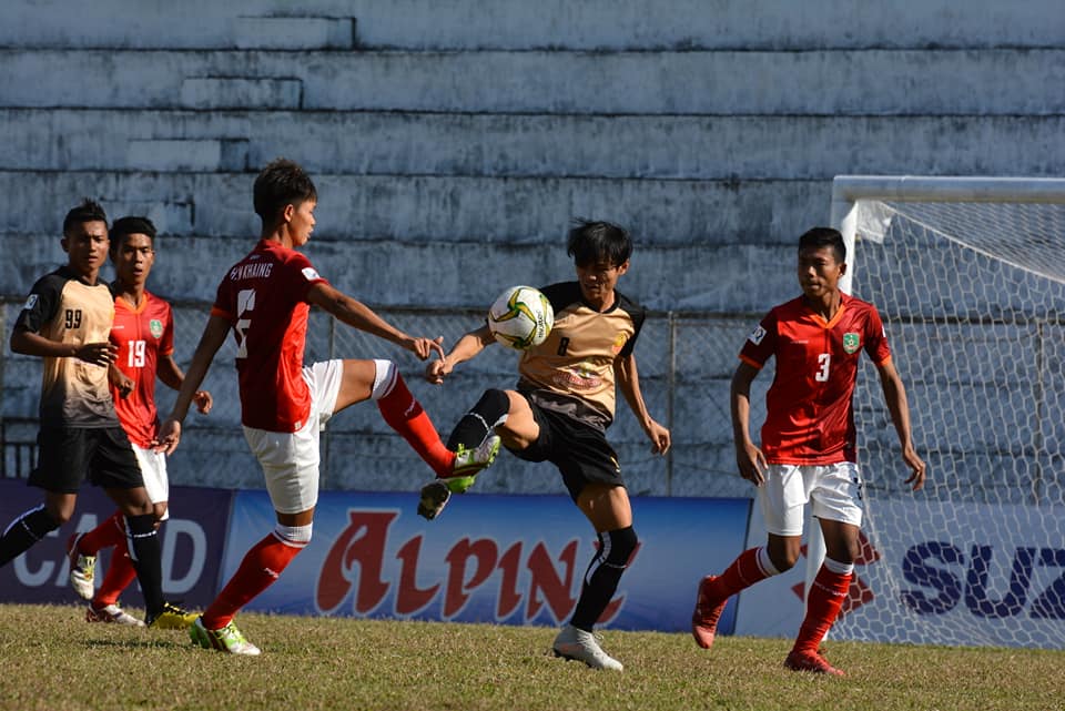 ယူ-၂၁ ဘောလုံးအသင်း ယှဉ်ပြိုင်ကစားနေမှုအားတွေ့ရစဉ် (ဓာတ်ပုံ--Myanmar National League)