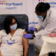 အမေရိကန်နိုင်ငံ နယူးယောက်မြို့တွင် ကိုရိုနာဗိုင်းရပ်စ်ကာကွယ်ဆေးထိုးနှံမှုများလုပ်ဆောင်ပေးနေသည်ကို ဒီဇင်ဘာ ၁၄ ရက်က တွေ့ရစဉ် (ဆင်ဟွာ)