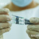 တရုတ်နိုင်ငံ မြို့တော်ပေကျင်းရှိ Beijing Biological Products Institute ကုမ္ပဏီလီမိတက်တွင် COVID-19 ကာကွယ်ဆေး (COVID-19 inactivated vaccine) ထုပ်ပိုးမှုစက်ရုံ လုပ်ငန်းခွင်ကို ဒီဇင်ဘာ ၂၅ ရက်က တွေ့ရစဉ် (ဆင်ဟွာ)