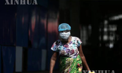 ရန်ကုန်မြို့၌ နှာခေါင်းစည်း ၊ အကာအကွယ်များ တပ်ဆင်သွားလာသူ တစ်ဦးအား တွေ့ရစဉ်(ဆင်ဟွာ)