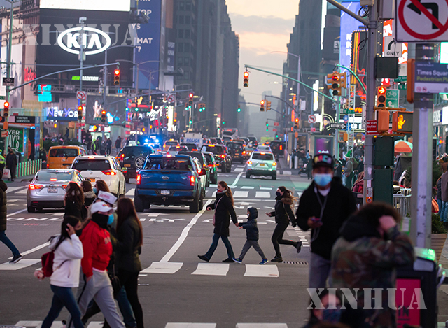 အမေရိကန်နိုင်ငံ နယူးယောက်မြို့ Times Square မြင်ကွင်းအချို့အား ဒီဇင်ဘာ ၁၂ ရက်က တွေ့ရစဉ်(ဆင်ဟွာ)