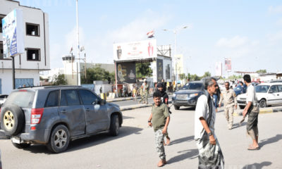 ယီမင်နိုင်ငံ တောင်ပိုင်း Aden နိုင်ငံတကာလေဆိပ်တွင် ပေါက်ကွဲမှုသုံးကြိမ်ဖြစ်ပွားပြီးနောက် လေဆိပ်၏ ပင်မဝင်ပေါက်တွင် စစ်သားများ စုဝေးရောက်ရှိနေသည်ကို တွေ့ရစဉ် (ဆင်ဟွာ)