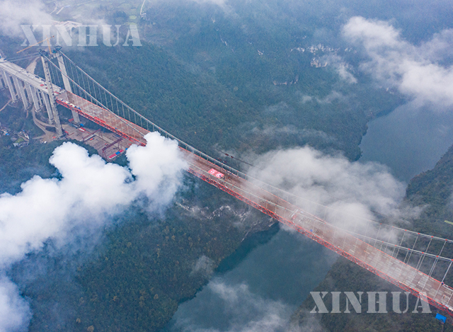 တရုတ်နိုင်ငံ ကွေ့ကျိုးပြည်နယ်ရှိ ဟဲဆန်းသု ဝူးကျန်းမြစ်ကူး အထူးတံတားကြီး၏ မြင်ကွင်းများအား ၂၀၂၀ ပြည့်နှစ် ဒီဇင်ဘာ ၂၉ ရက်က တွေ့ရစဉ်(ဆင်ဟွာ)