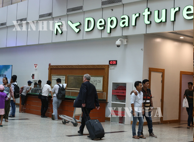 ရန်ကုန်အပြည်ပြည်ဆိုင်ရာလေဆိပ်၌ ပြည်ပသို့ ထွက်ခွာမည့် ခရီးသည်များအား ၂၀၁၉ ခုနှစ်အတွင်းက တွေ့ရစဉ်(ဆင်ဟွာ)