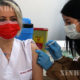 တူရကီနိုင်ငံ အန်ကာရာမြို့တွင် ကျန်းမာရေးဝန်ထမ်းများအား တရုတ်နိုင်ငံထုတ် Sinovac COVID-19ကာကွယ်ဆေးထိုးနှံမှုများ ဆောင်ရွက်နေသည်ကို ဇန်နဝါရီ ၁၅ ရက်က တွေ့ရစဉ် (ဆင်ဟွာ)